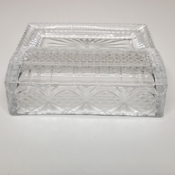 Embossed‎ Diamond Pattern Design Covered Butter Dish Glass 1/4lb Butter Keeper - Picture 8 of 12